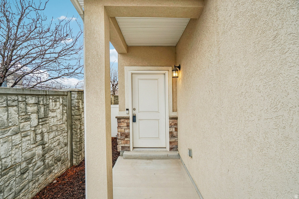 807 N WELLINGTON CT North Salt Lake, UT 84054