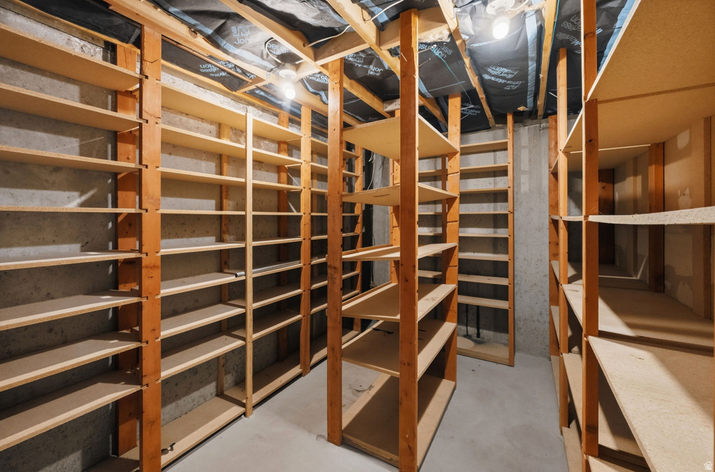 933 NORTHERN HILLS CIR Bountiful, UT 84010