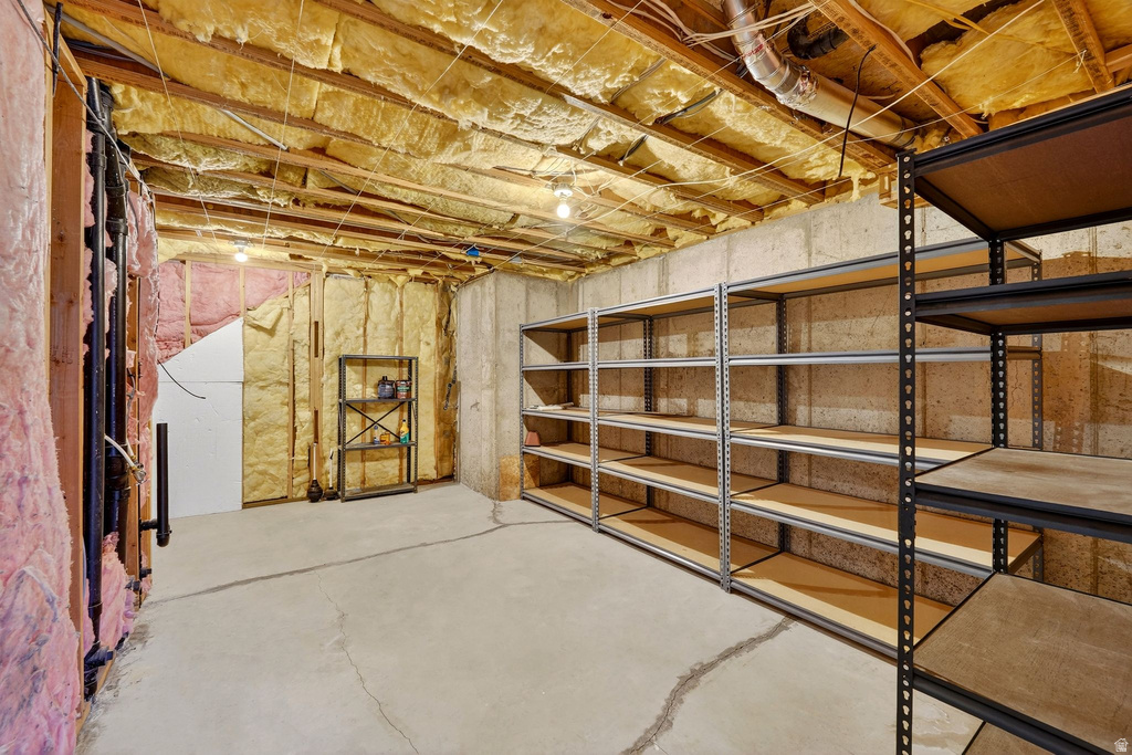 208 N LAKEVIEW Stansbury Park, UT 84074