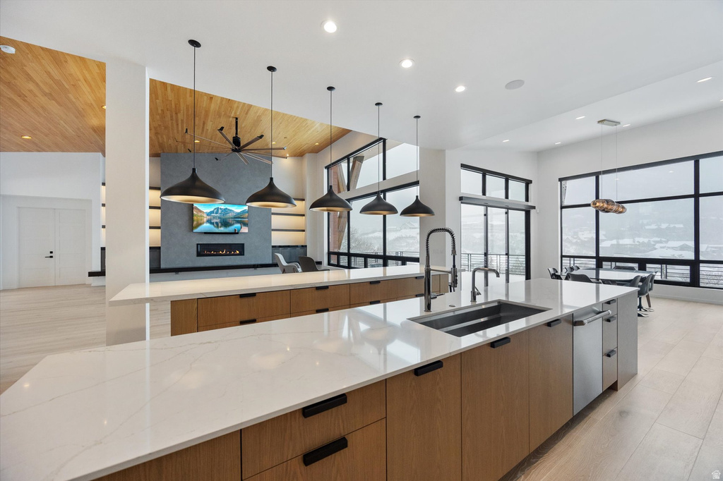 9 WINDSONG Sandy, UT 84092