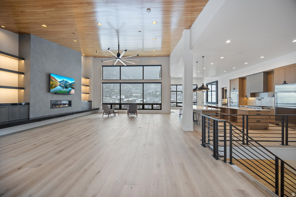 9 WINDSONG Sandy, UT 84092