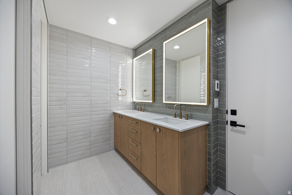 9 WINDSONG Sandy, UT 84092