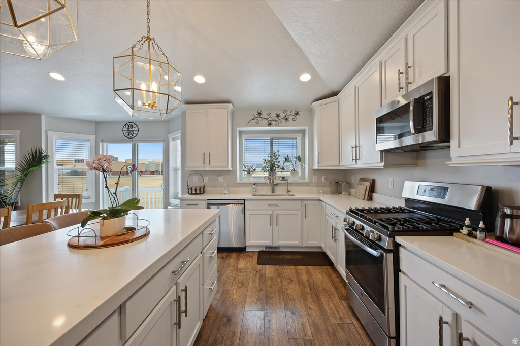 6151 N DAVIS KNOLLS DR Eagle Mountain, UT 84005