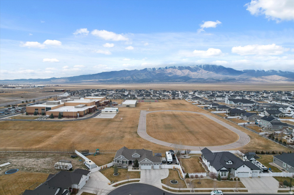 6151 N DAVIS KNOLLS DR Eagle Mountain, UT 84005