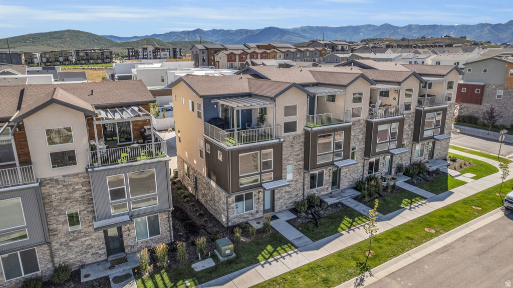 1386 VILLAGE GREEN TRL Park City, UT 84098