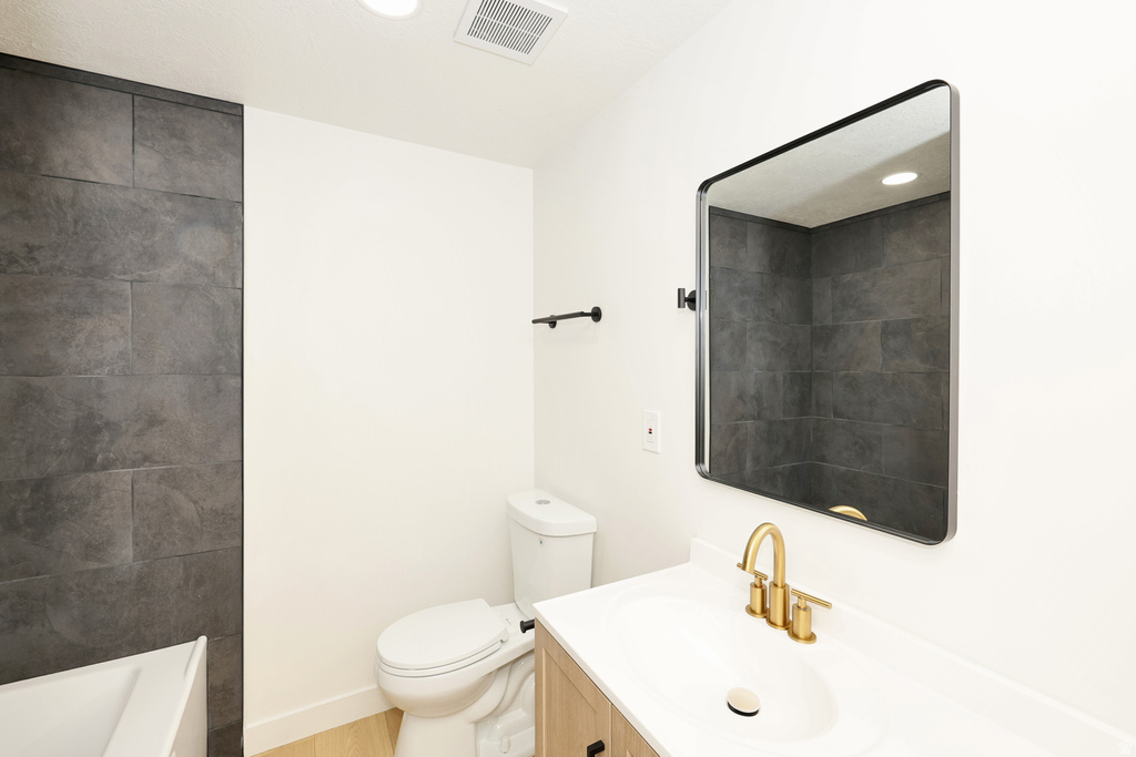 4738 MEADOW WOOD WAY Taylorsville, UT 84129