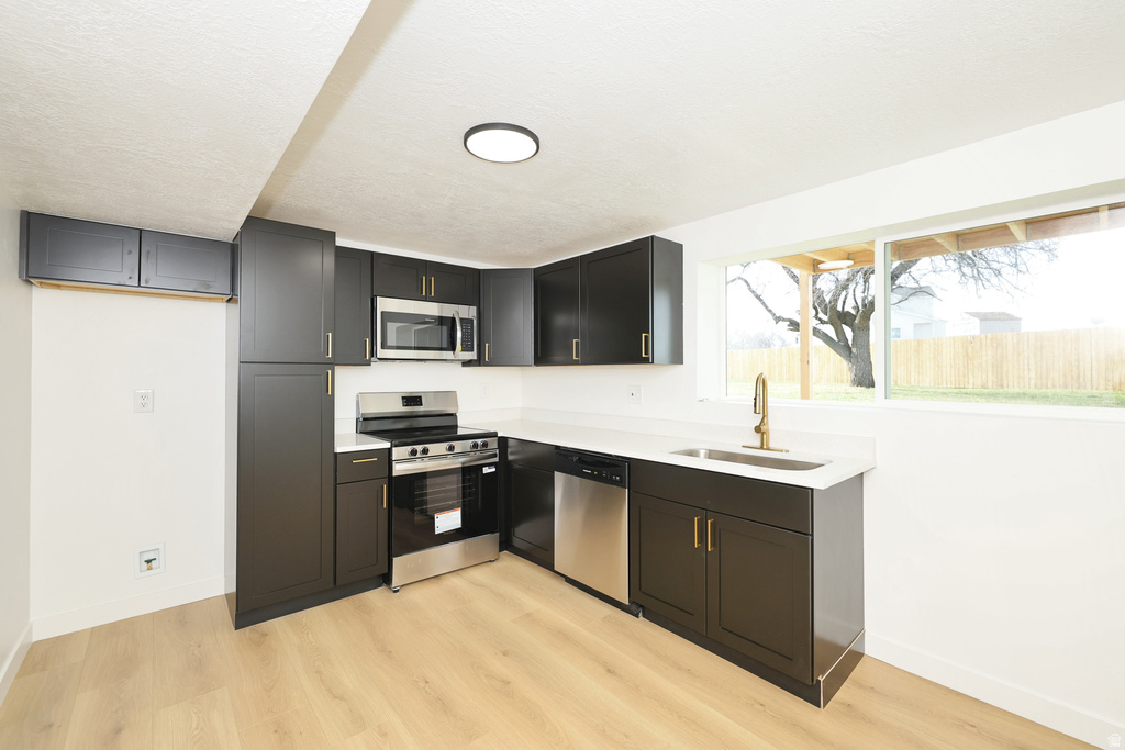 4738 MEADOW WOOD WAY Taylorsville, UT 84129