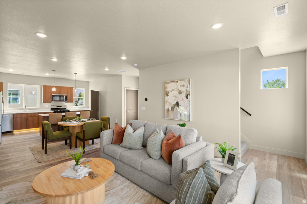 7214 S RAMANEE DR Midvale, UT 84047