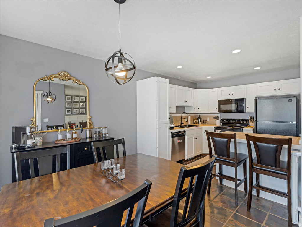 1137 E HOLMES LN Layton, UT 84041