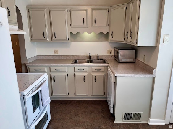 2947 S HUDSON CIR Salt Lake City, UT 84106