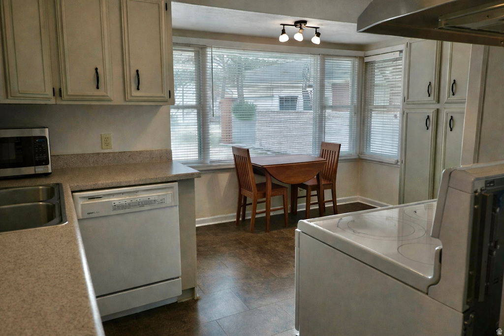 2947 S HUDSON CIR Salt Lake City, UT 84106