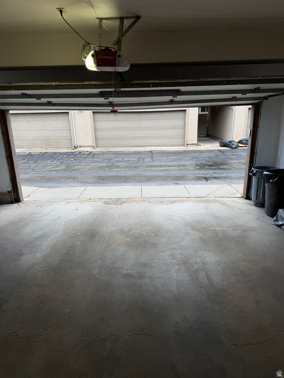 8722 S OAKWOOD PARK CIR Sandy, UT 84094