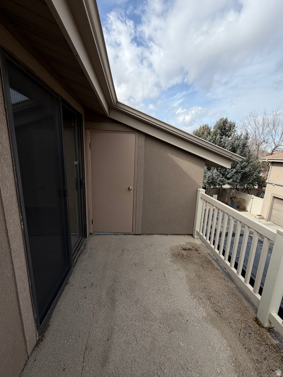 8722 S OAKWOOD PARK CIR Sandy, UT 84094