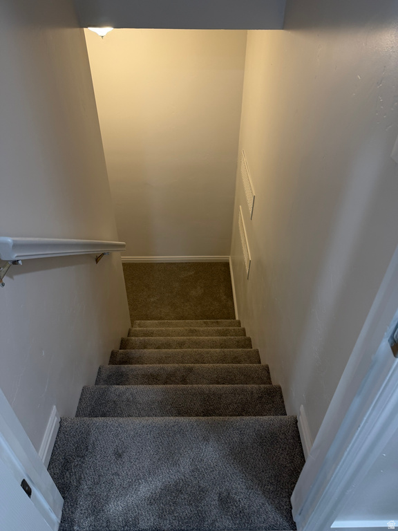 8722 S OAKWOOD PARK CIR Sandy, UT 84094