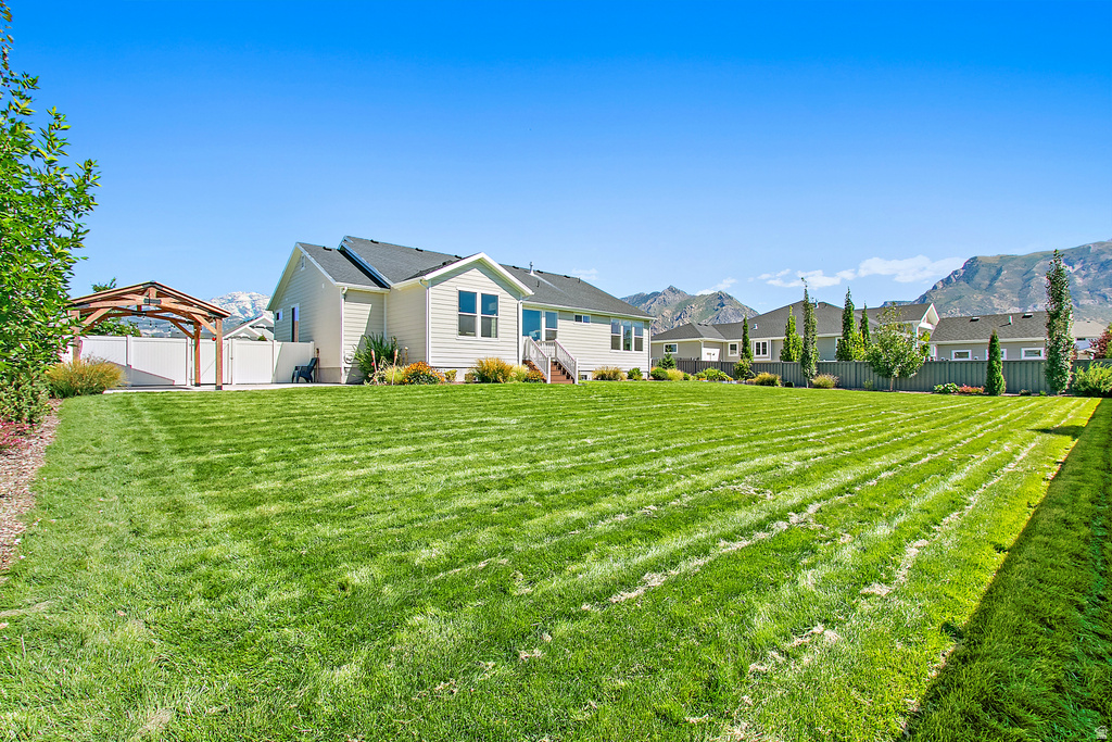 5747 W YORKSHIRE CT Highland, UT 84003