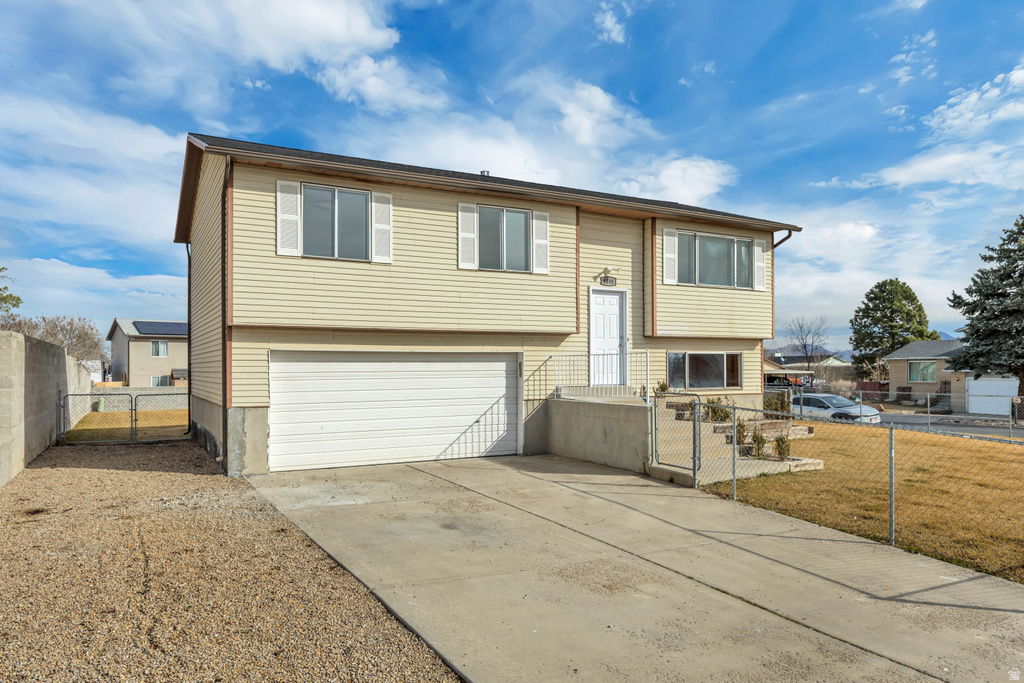 4898 W SALLYBROOKE WAY West Jordan, UT 84081