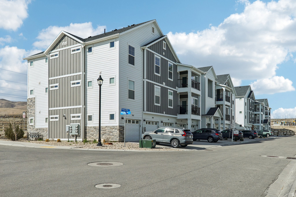 1787 N FESTIVE WAY #B304 Saratoga Springs, UT 84045