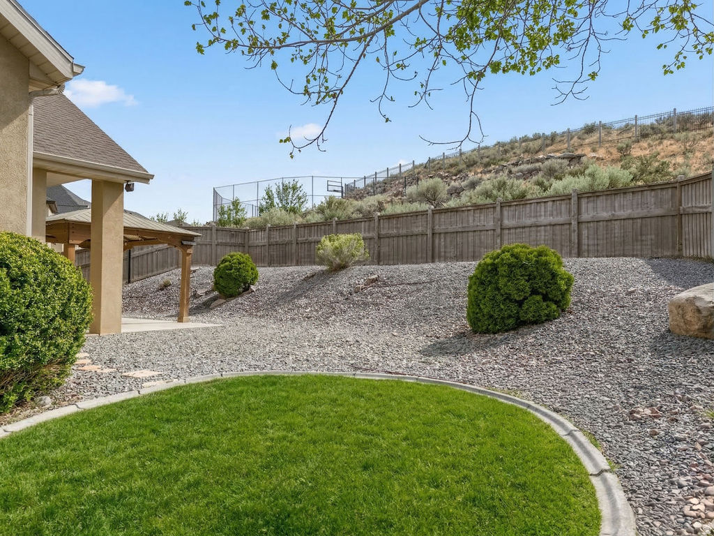 9226 N MOUNT AIREY DR Eagle Mountain, UT 84005