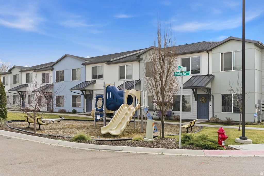 421 E PENNY LN Clearfield, UT 84015