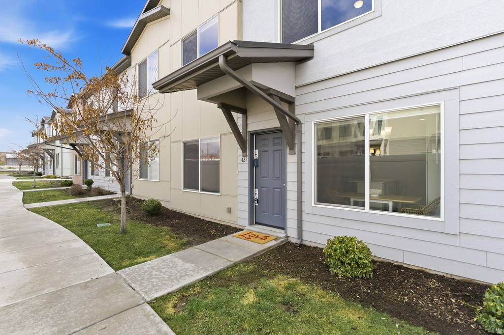 421 E PENNY LN Clearfield, UT 84015