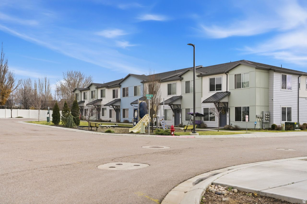 421 E PENNY LN Clearfield, UT 84015