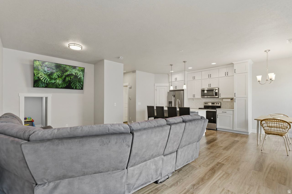 421 E PENNY LN Clearfield, UT 84015