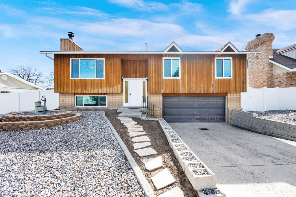 2617 W DONNAWOOD CIR Salt Lake City, UT 84129