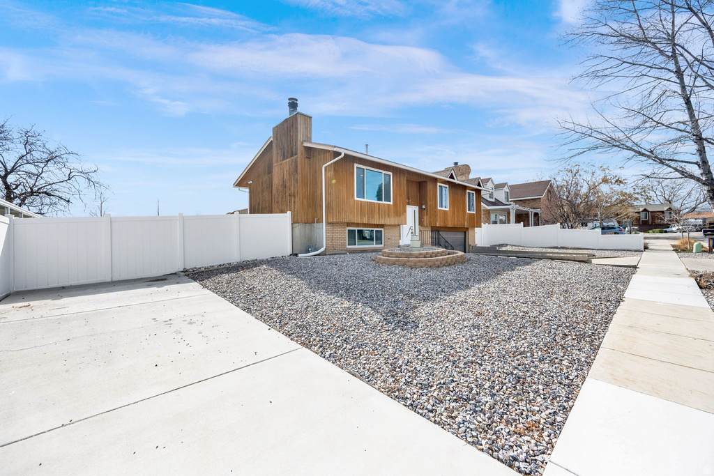 2617 W DONNAWOOD CIR Salt Lake City, UT 84129