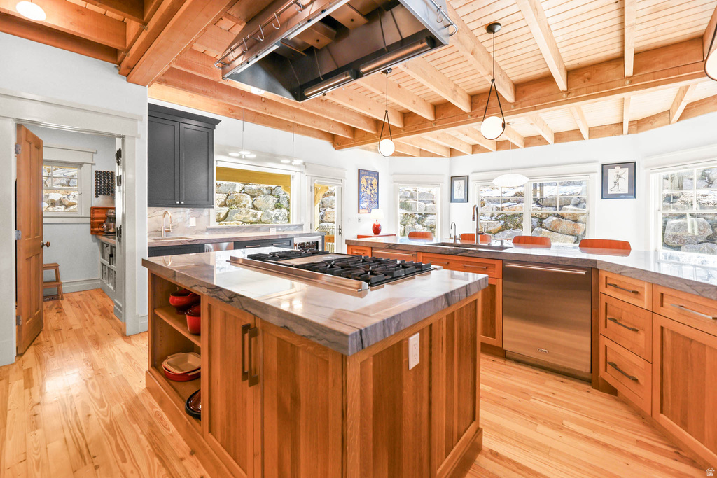 606 N LITTLE TREE CIR Salt Lake City, UT 84108