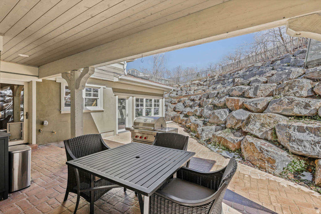 606 N LITTLE TREE CIR Salt Lake City, UT 84108