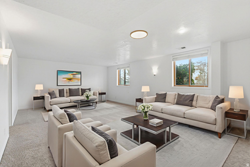 1443 E WASHAKIE CIR Ogden, UT 84403