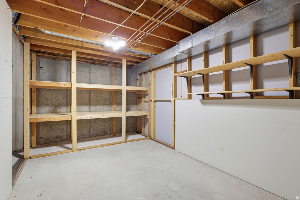 1443 E WASHAKIE CIR Ogden, UT 84403