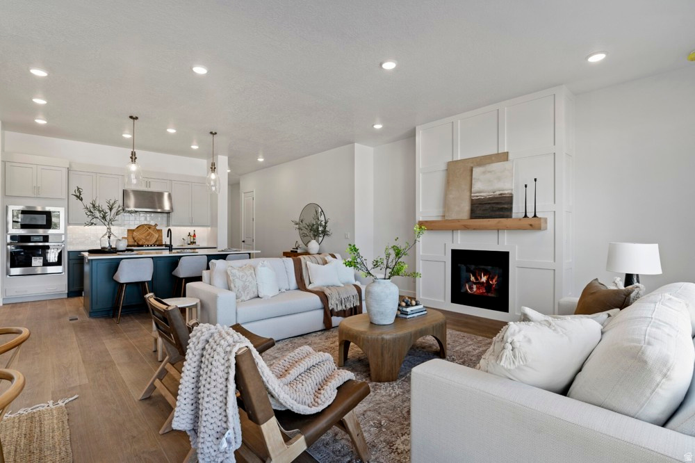 1305 E LARKSPUR WAY Layton, UT 84040