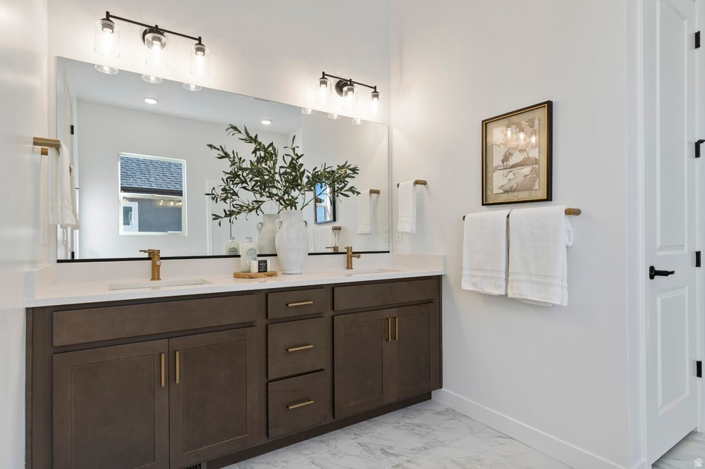 1305 E LARKSPUR WAY Layton, UT 84040