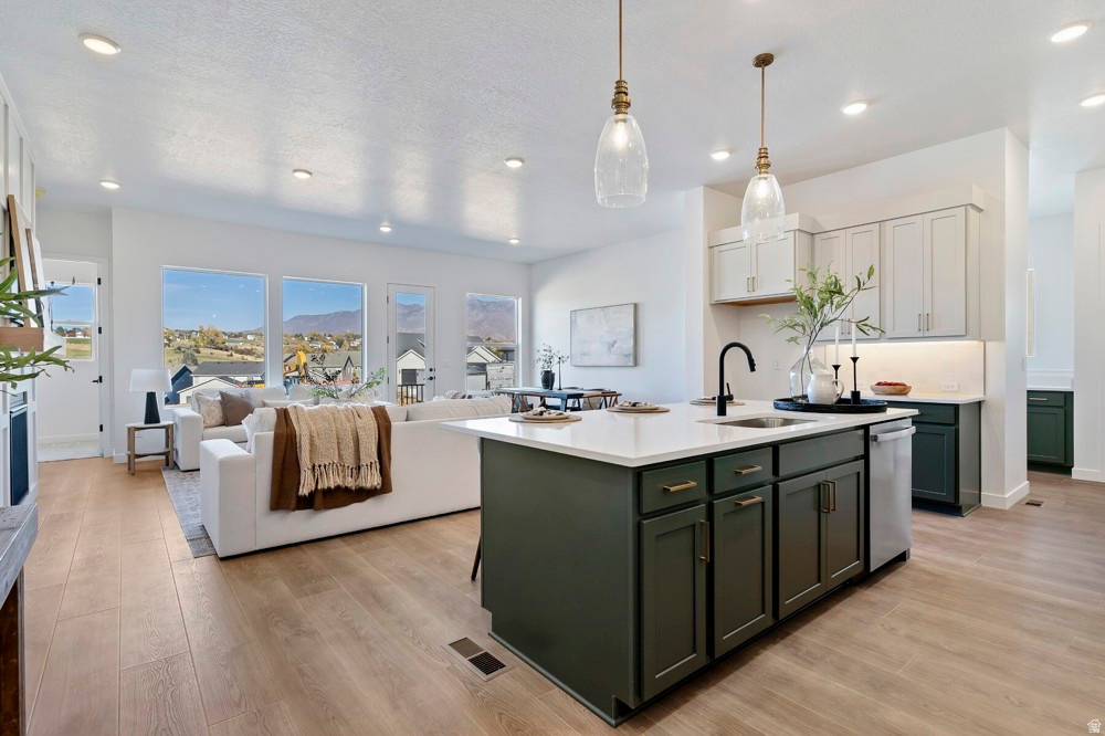 1305 E LARKSPUR WAY Layton, UT 84040