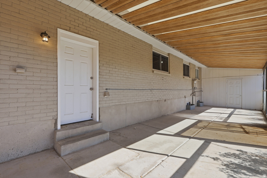 2395 W LONGMEADOW DR Taylorsville, UT 84129