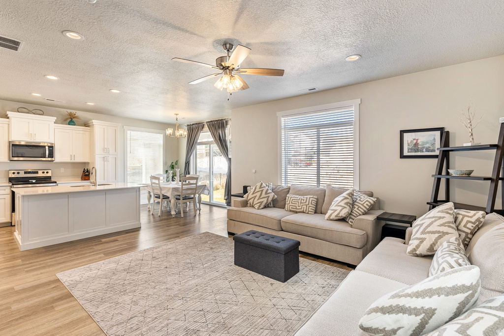 3381 E STILLWATER Eagle Mountain, UT 84005