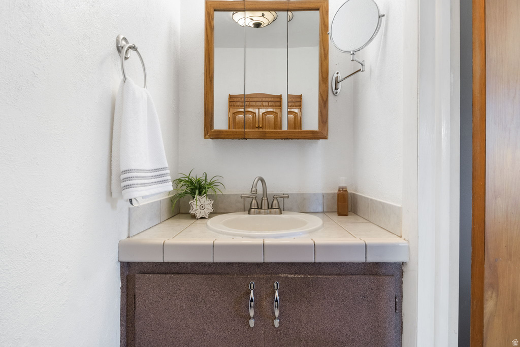 8492 S FAYEWAY DR Sandy, UT 84094