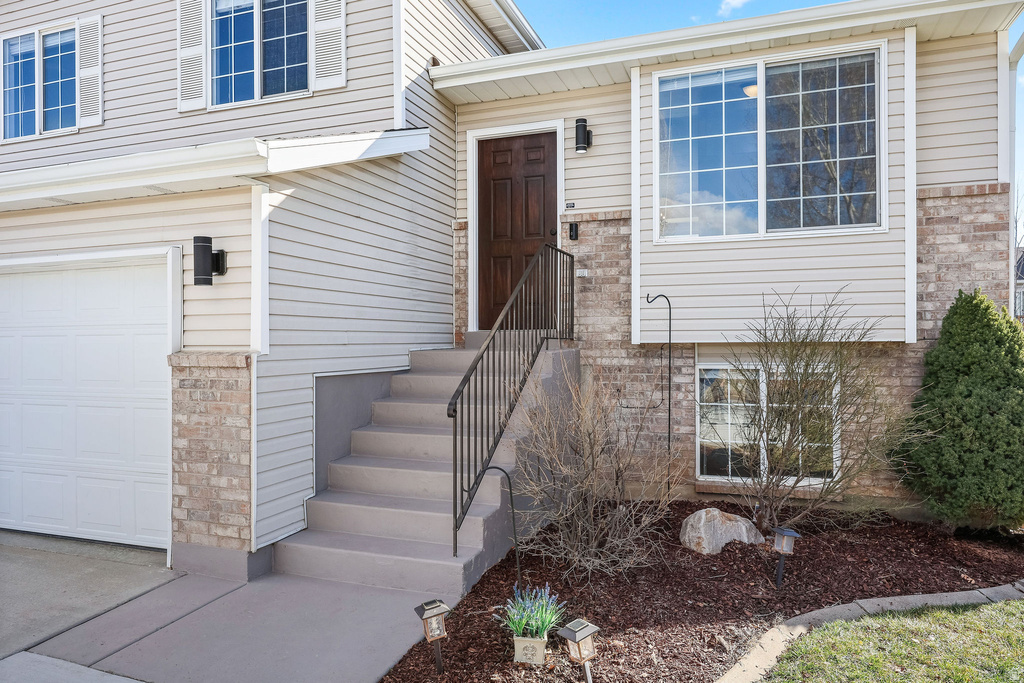 759 W 1580 N Clinton, UT 84015