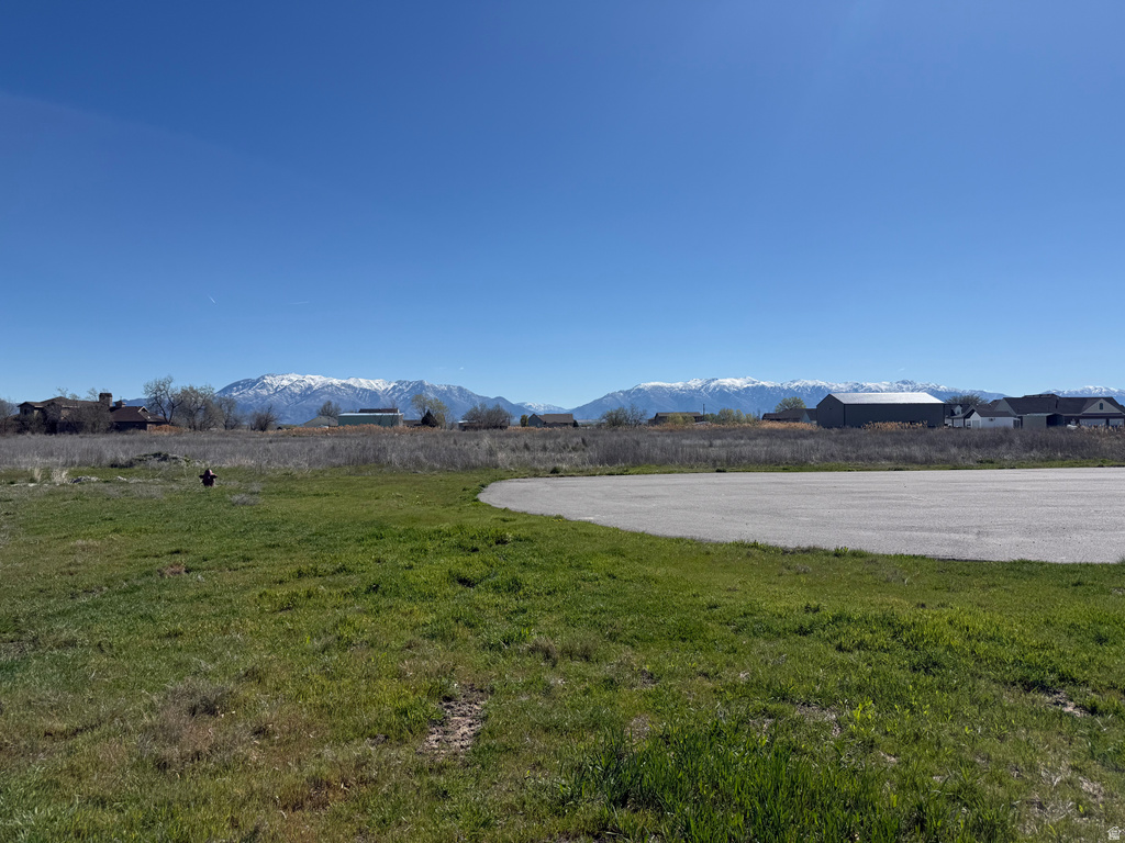 5752 W 2425 N Hooper, UT 84315