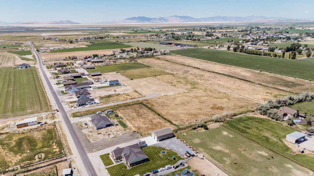 5752 W 2425 N Hooper, UT 84315