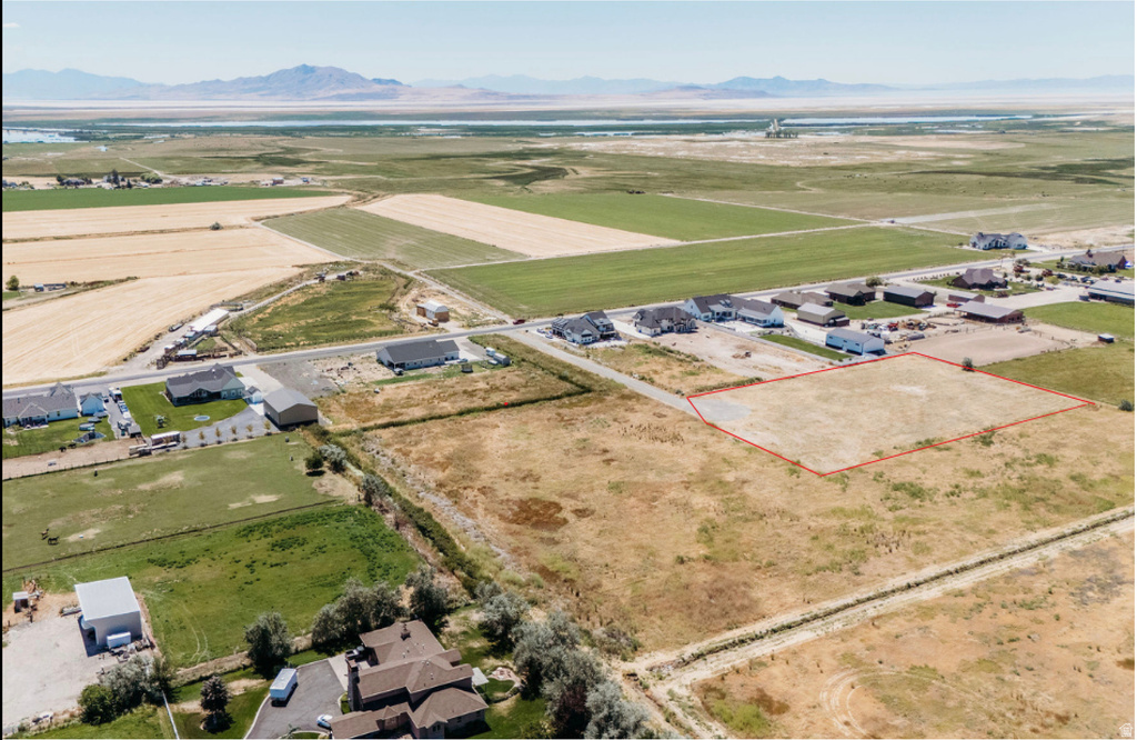 5752 W 2425 N Hooper, UT 84315