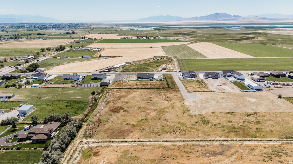 5752 W 2425 N Hooper, UT 84315
