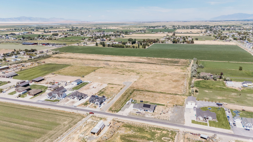 5752 W 2425 N Hooper, UT 84315