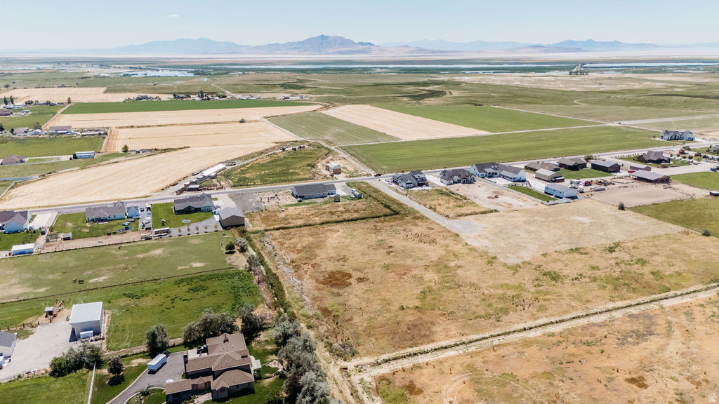 5752 W 2425 N Hooper, UT 84315