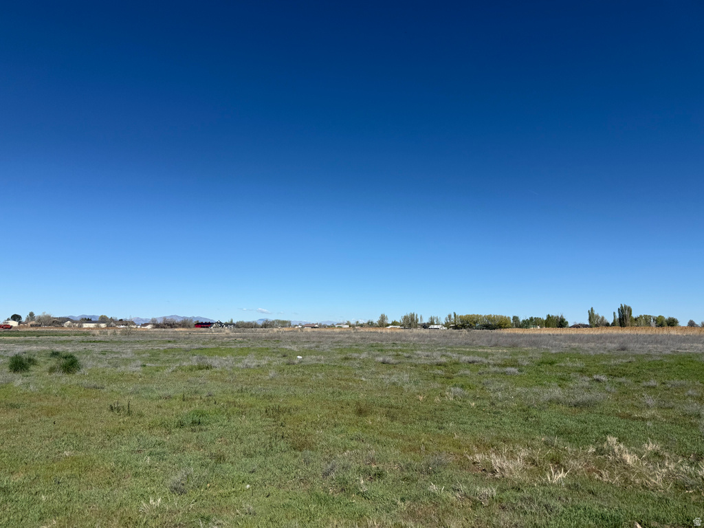 5752 W 2425 N Hooper, UT 84315