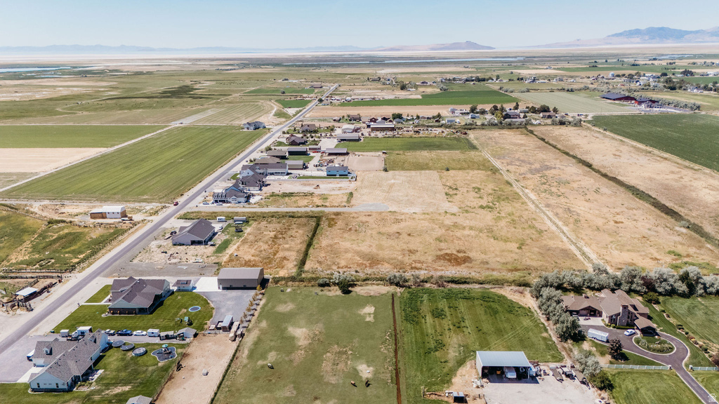 5752 W 2425 N Hooper, UT 84315