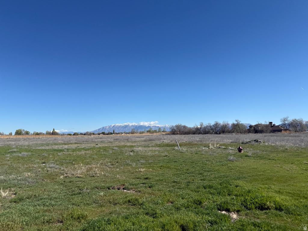 5752 W 2425 N Hooper, UT 84315