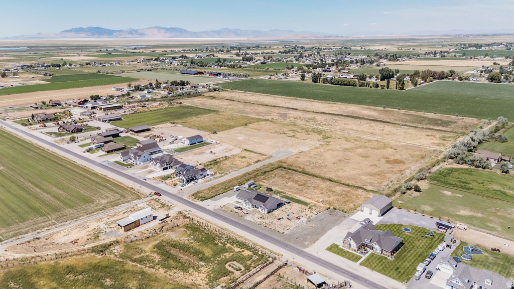 5752 W 2425 N Hooper, UT 84315