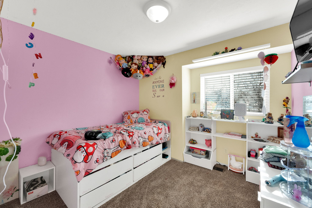 4917 S FARAH DR Kearns, UT 84118